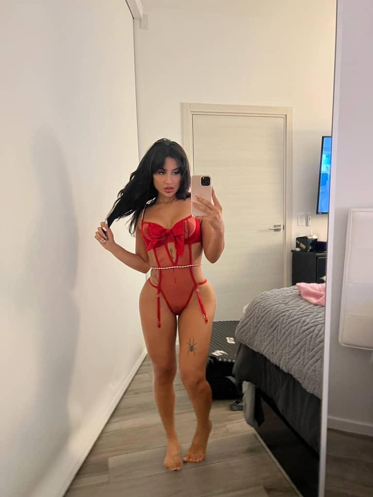 Virginie escort in Milano