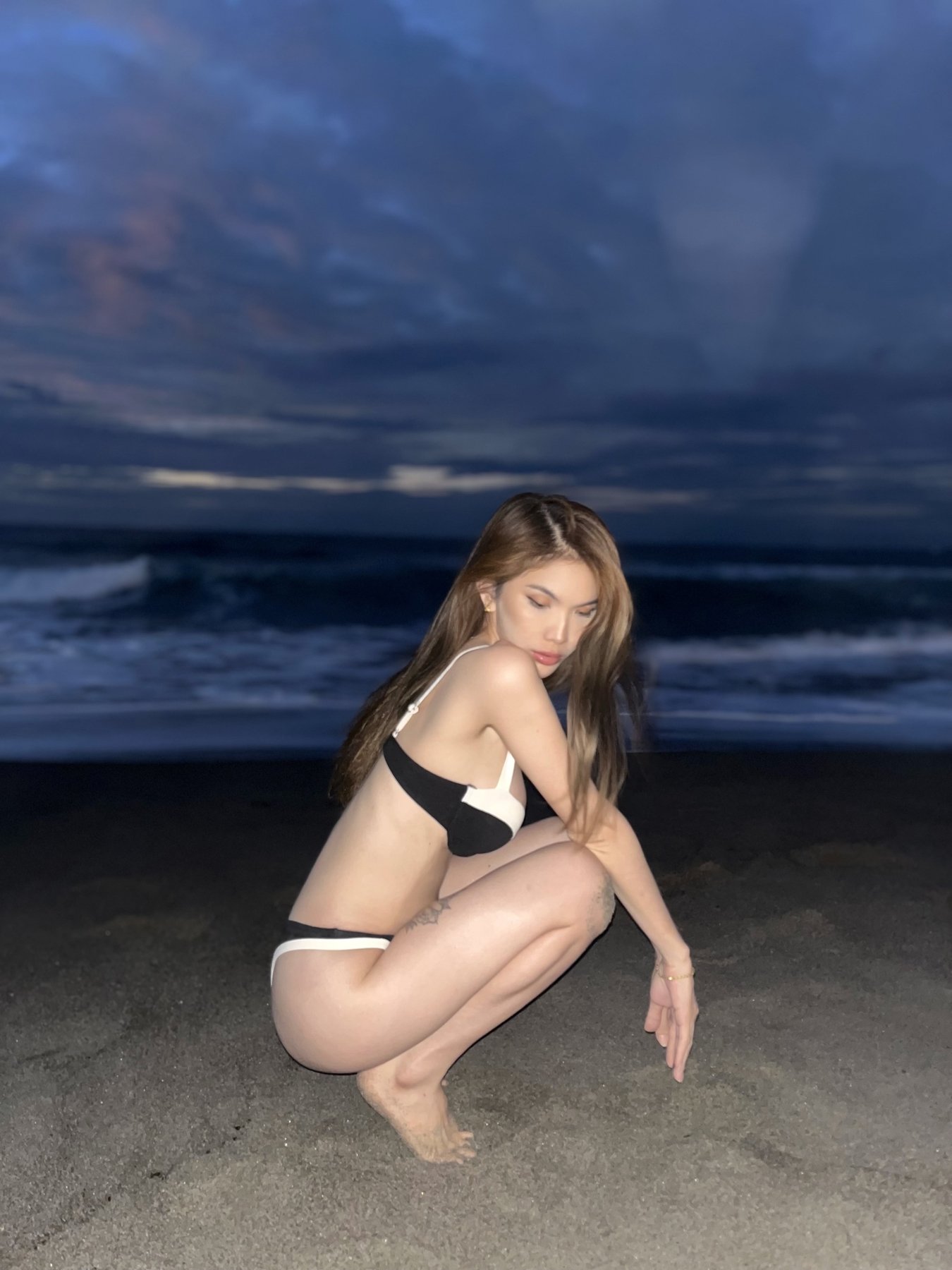 Ashley escort in Manila