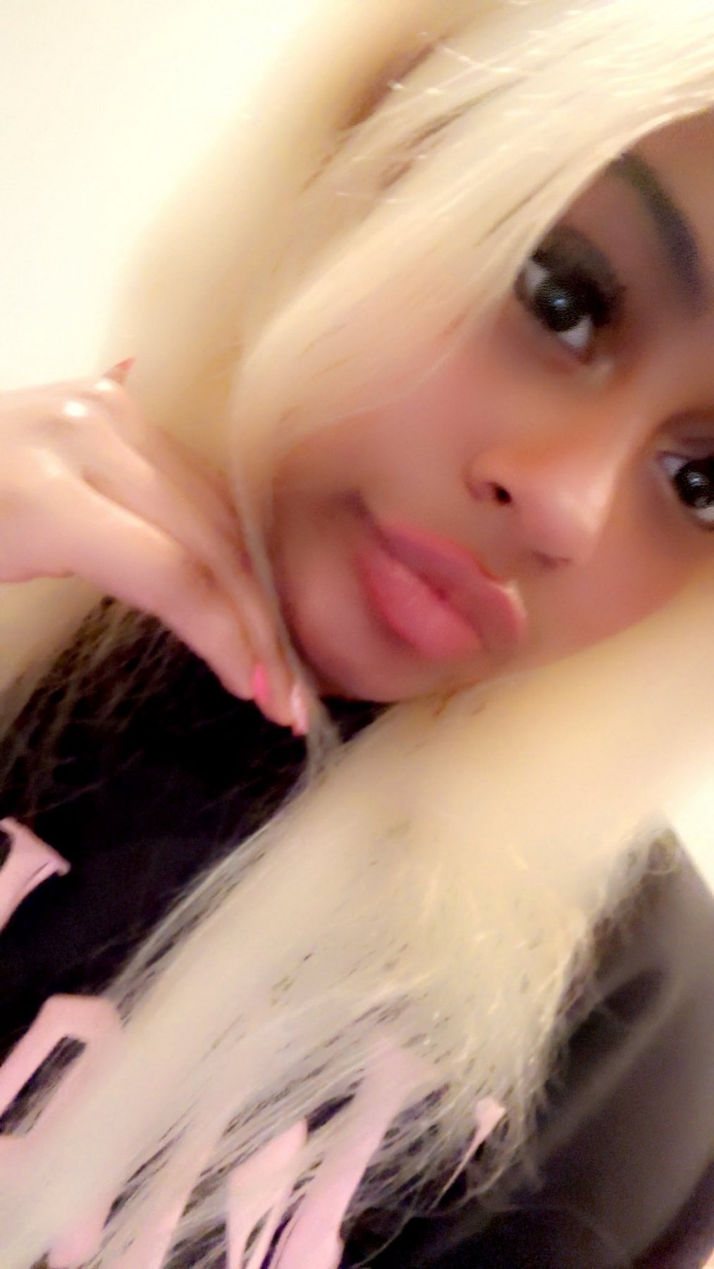 Anna escort in Tokyo