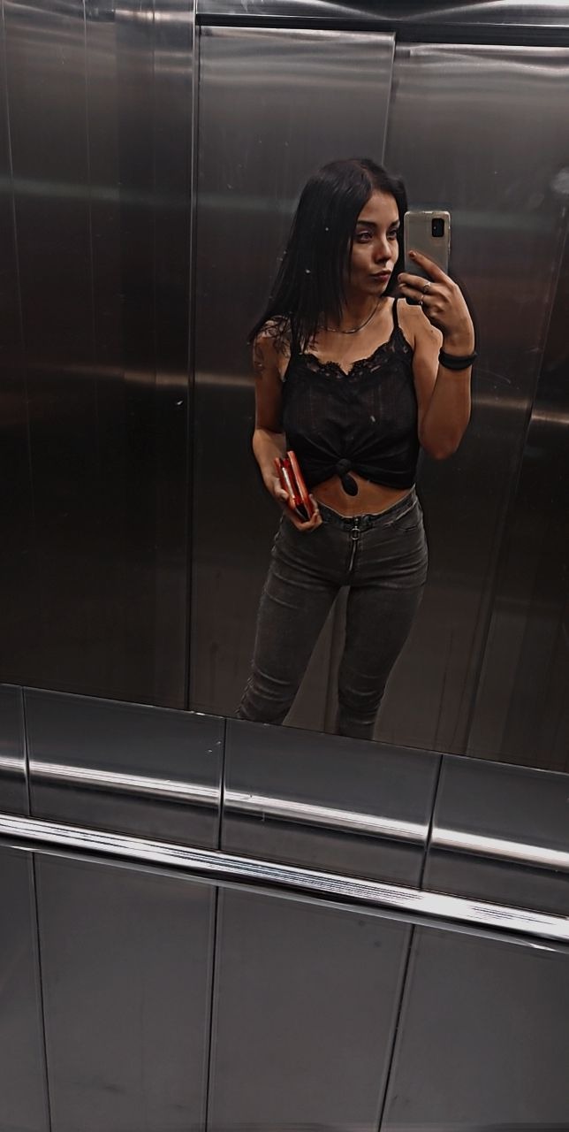 Niya escort in Porto