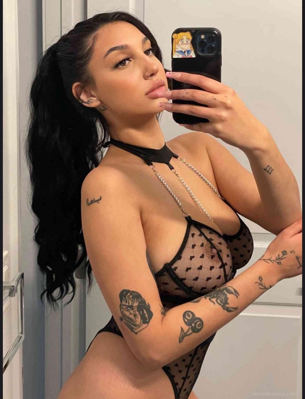 Evelyne escort in Bratislava