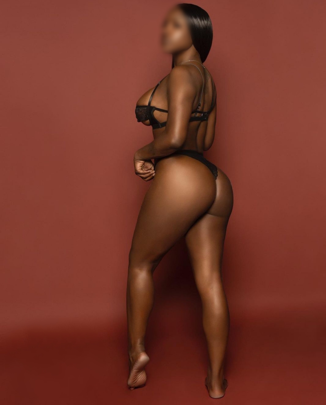 Abbi escort in Istanbul