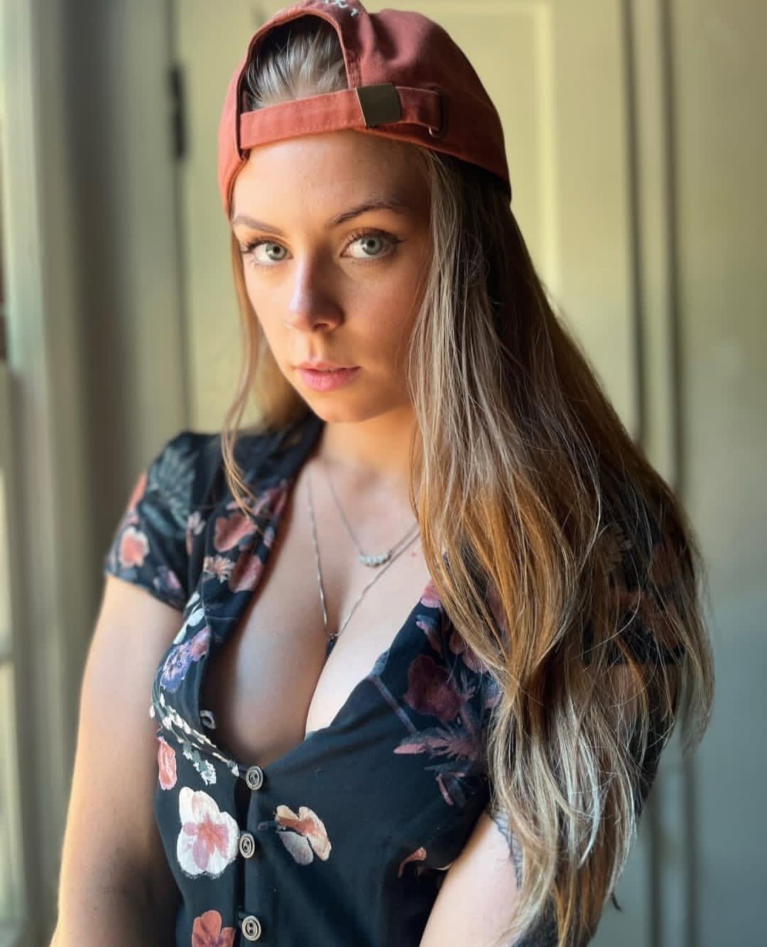 IZZI escort in Paris