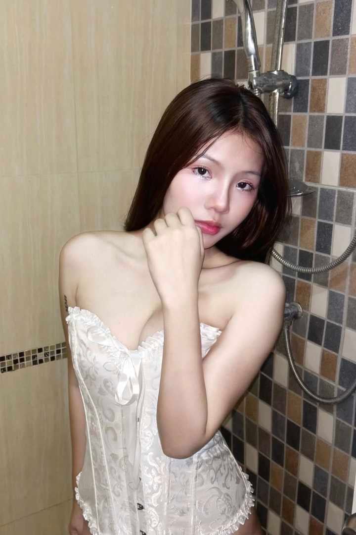 Elina escort in Klang