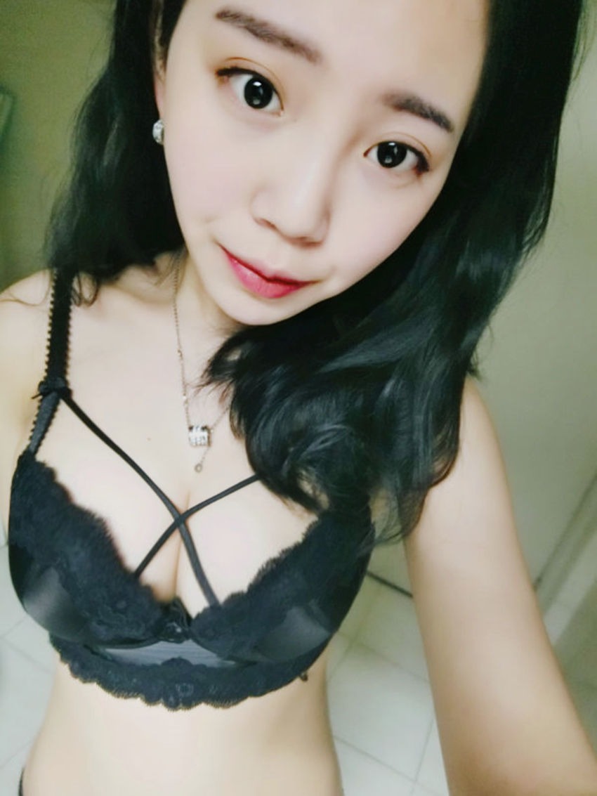 Cherry Nuru Massage Hot Girl escort in Dubai
