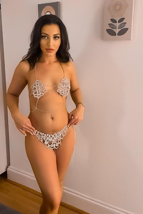 Aniee escort in Frankfurt