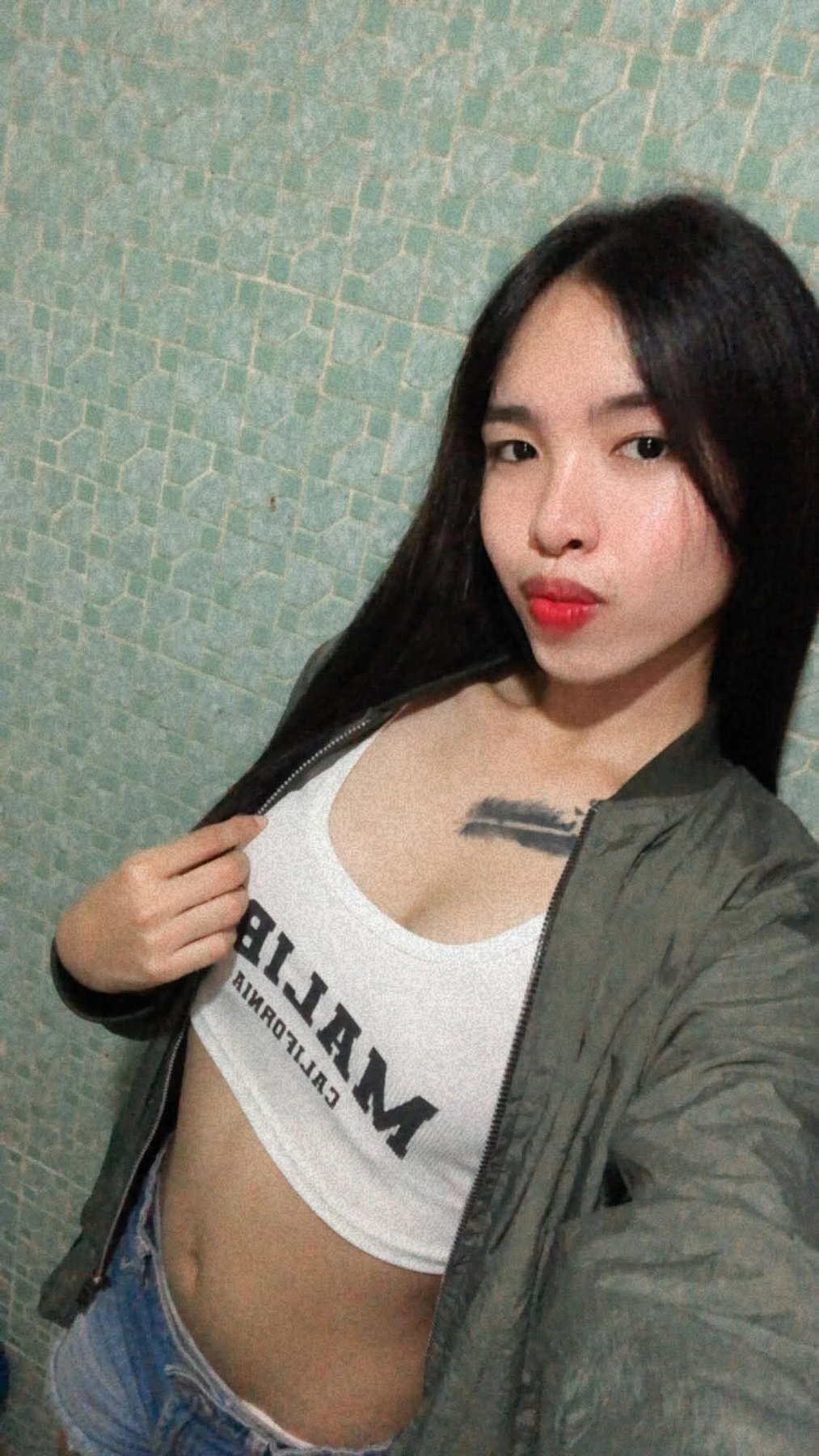 Ylona escort in Manila