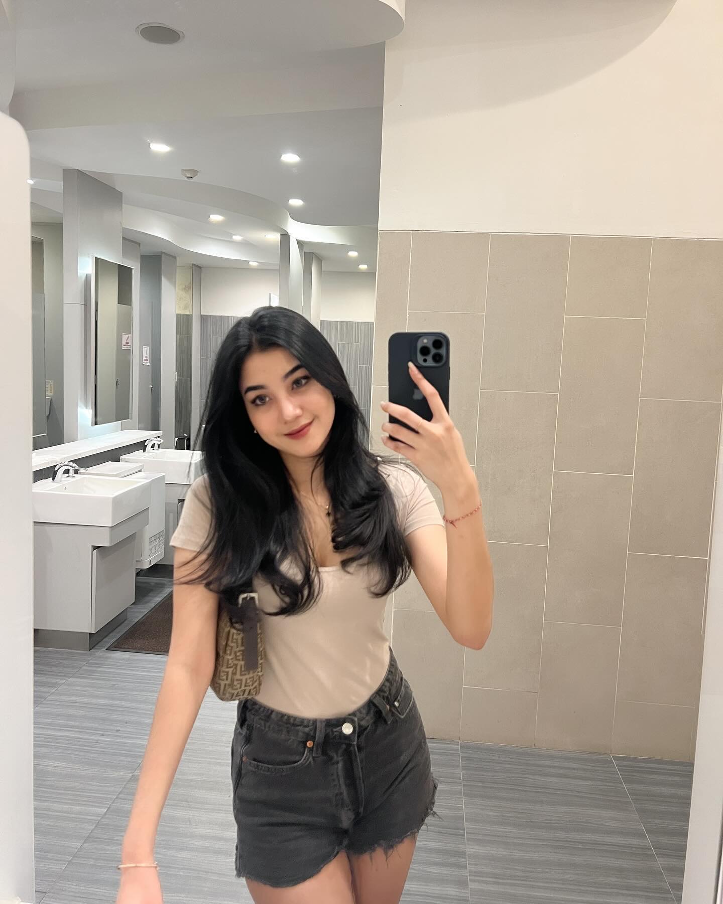Sherly escort in Durres