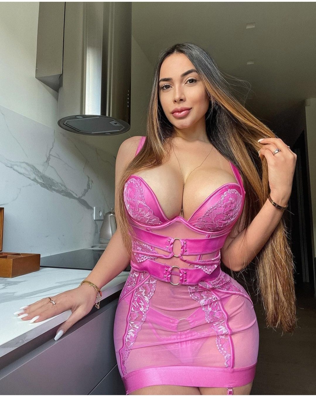 Roella escort in Lyon