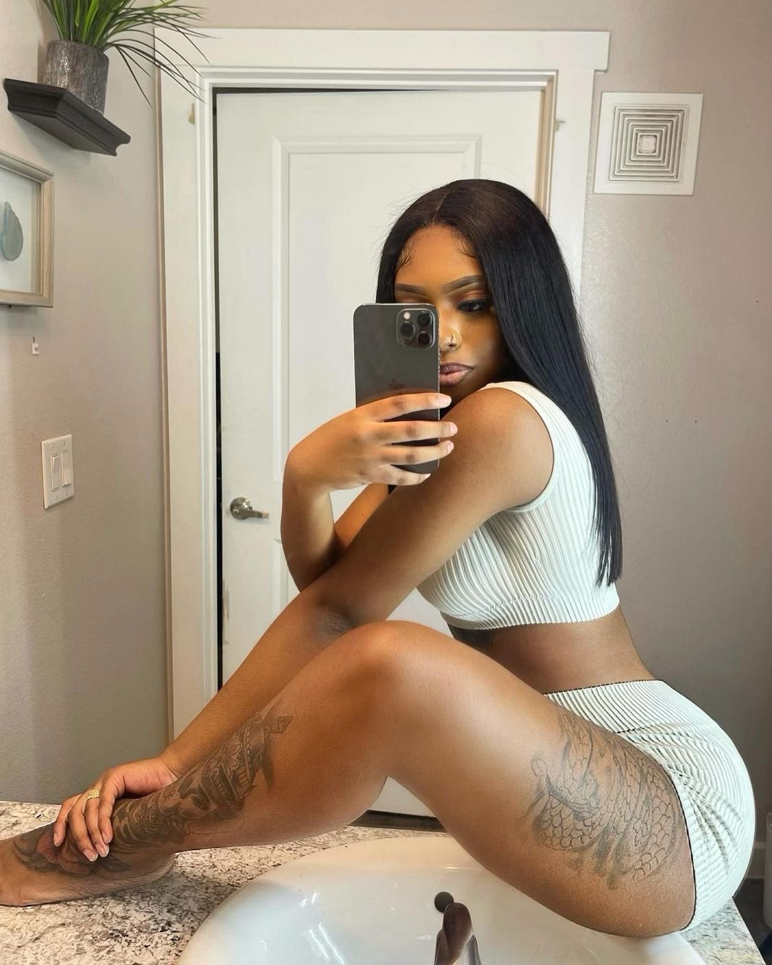 Saraeh escort in Brussels