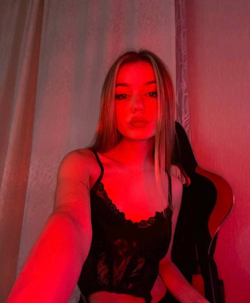Dary escort in Istanbul
