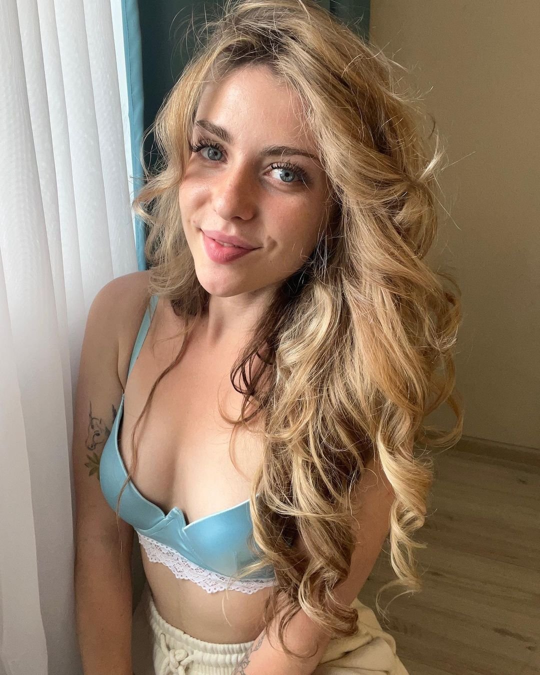 Sezia escort in Stockholm