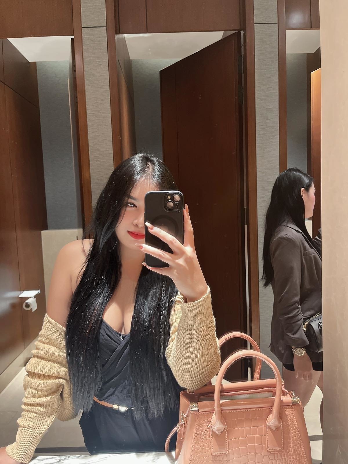 Agathamorena escort in Manila