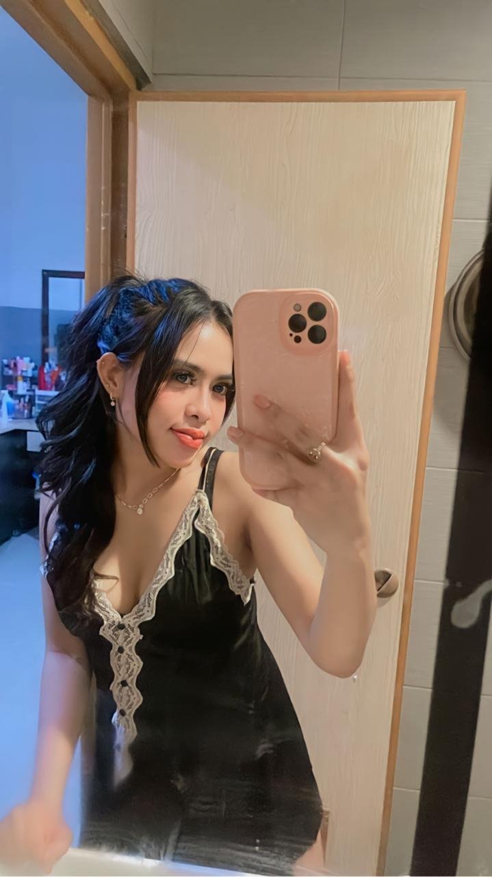 Chloee escort in Batam