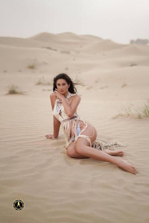 Elina escort in Hamburg