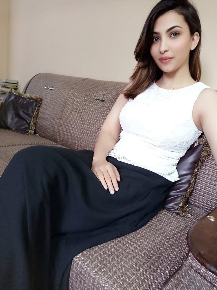 Preeti Independent Call Girls 24x7 escort in Dubai