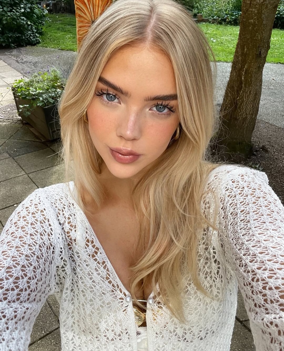 ACANTHA escort in Paris