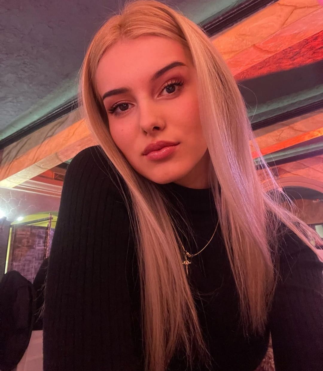 Galina escort in Paris
