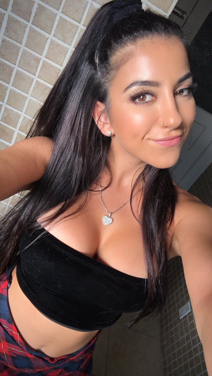 Yasmine escort in Tbilisi
