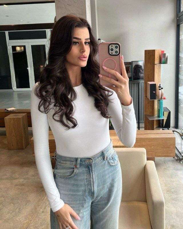 MARIANLY escort in Paris