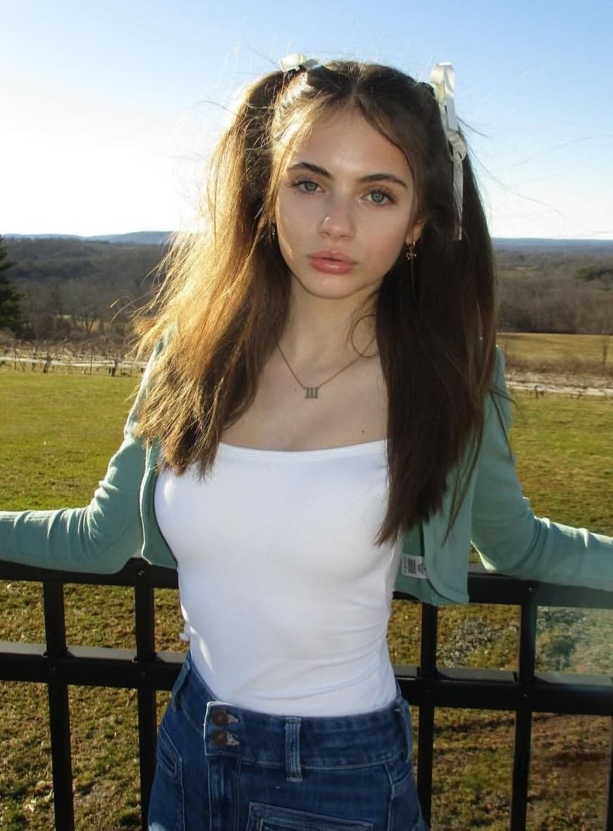 COLBY escort in Paris