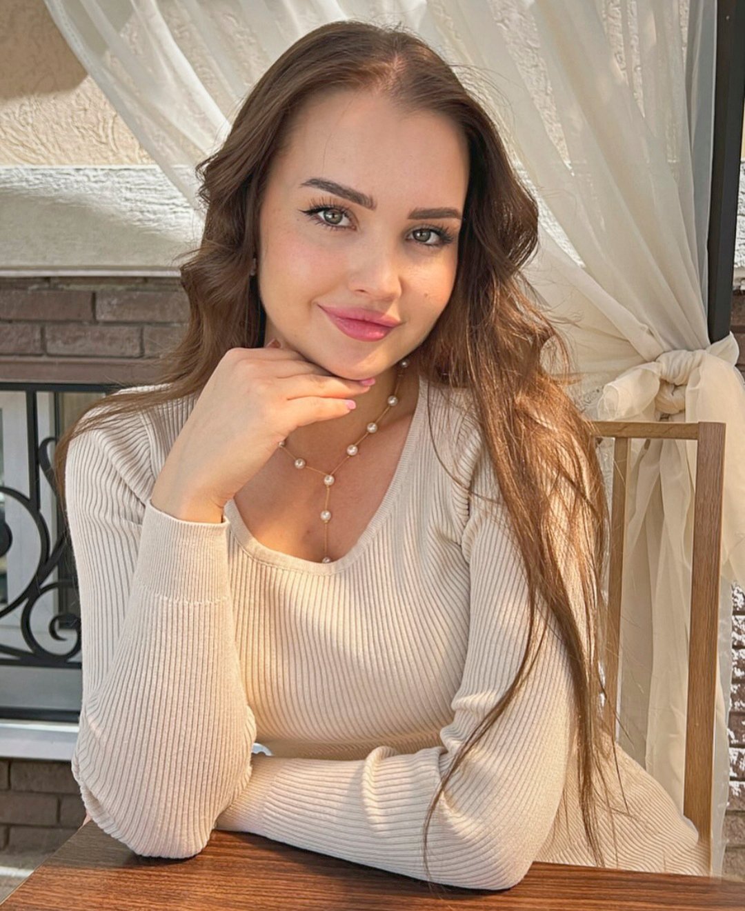 OWEE escort in Paris