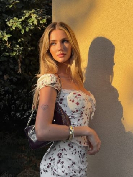 Carrie escort in Novi Sad
