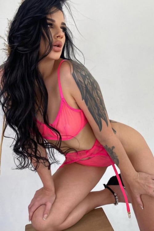 Henna escort in Berlin