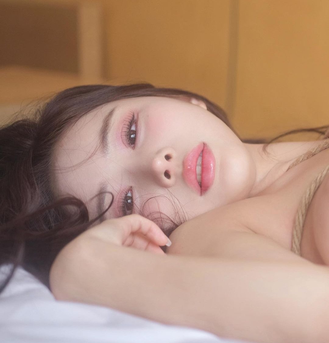Hottie Yunie escort in Singapore
