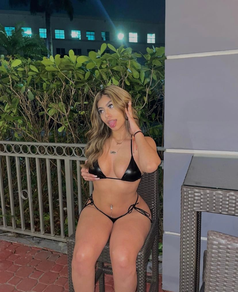 Viginie escort in Den Haag