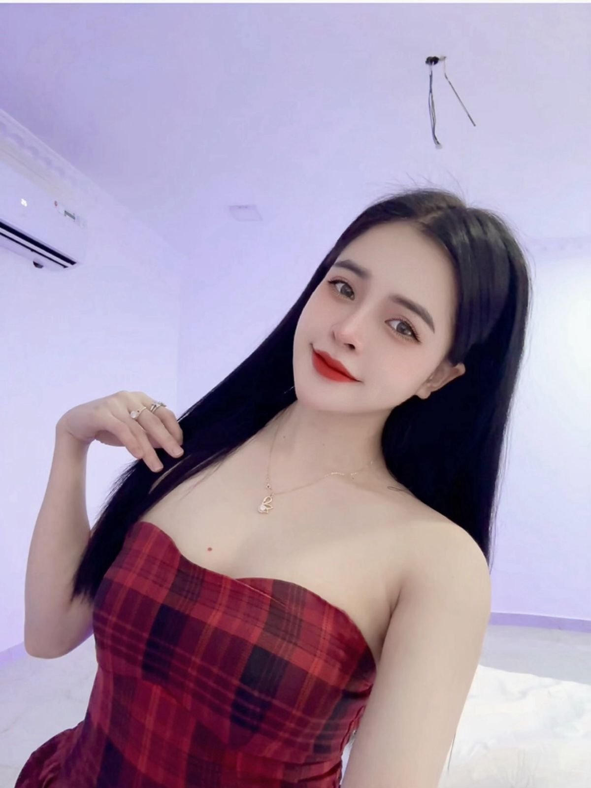 Mira Lovely Young New Dubai escort in Dubai