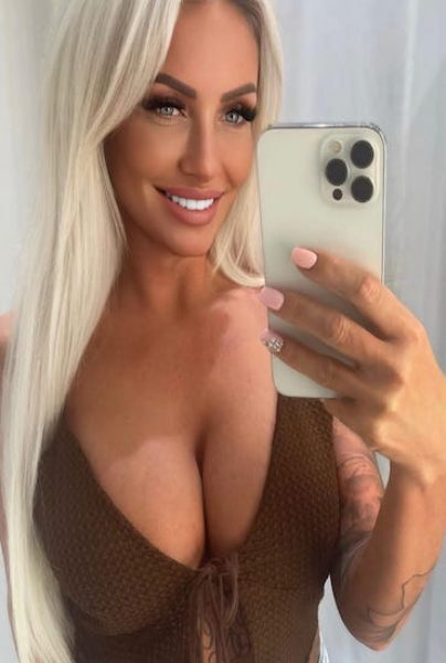 Karina escort in Paris