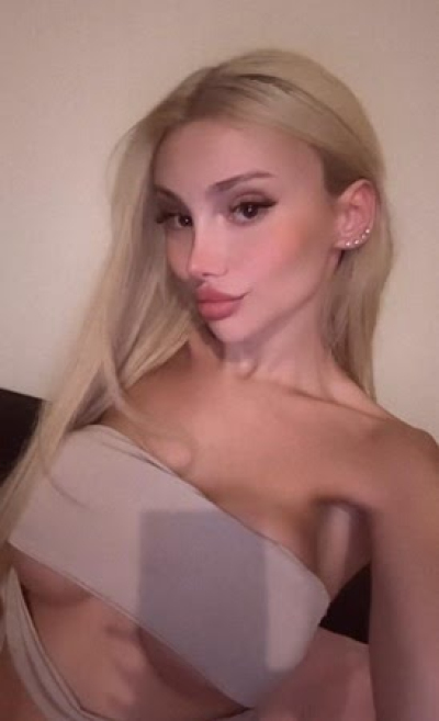Mia escort in Istanbul