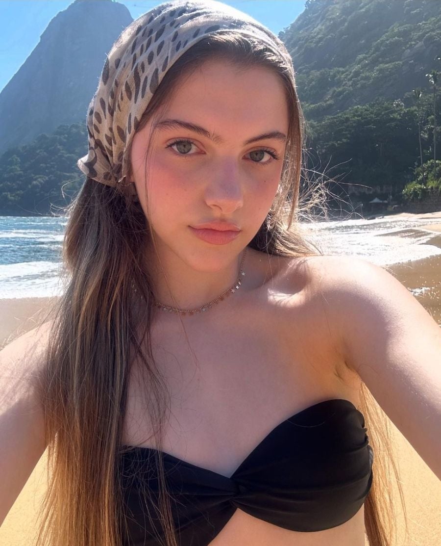 SLOANE escort in Paris