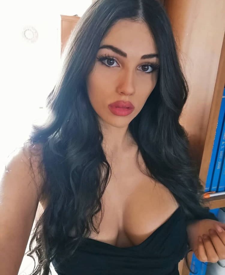 Tya escort in Paris