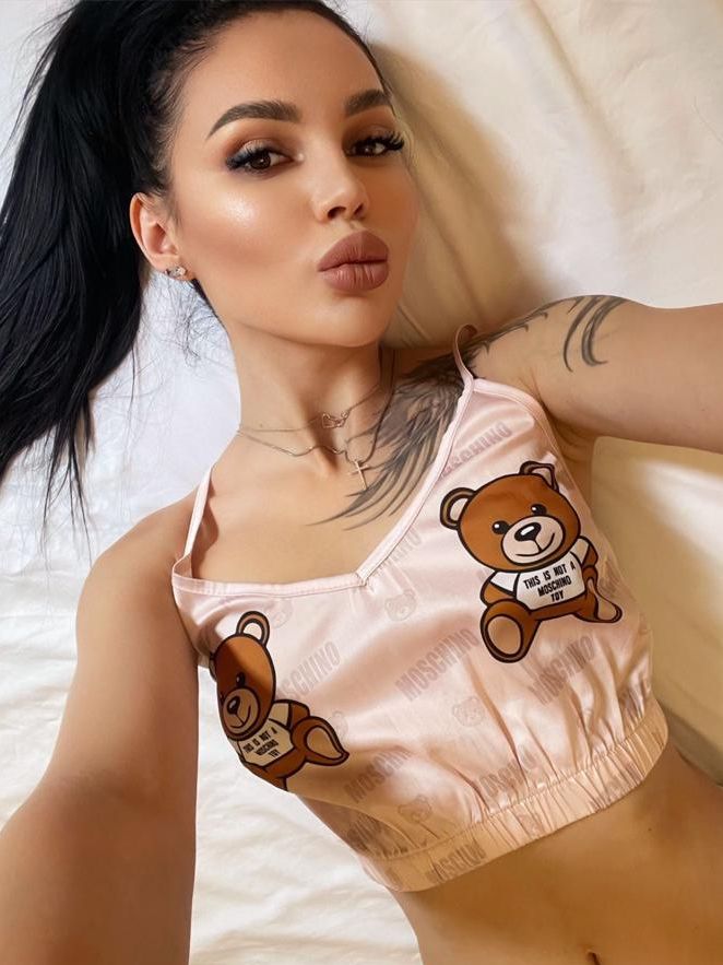 VLASTA escort in Paris
