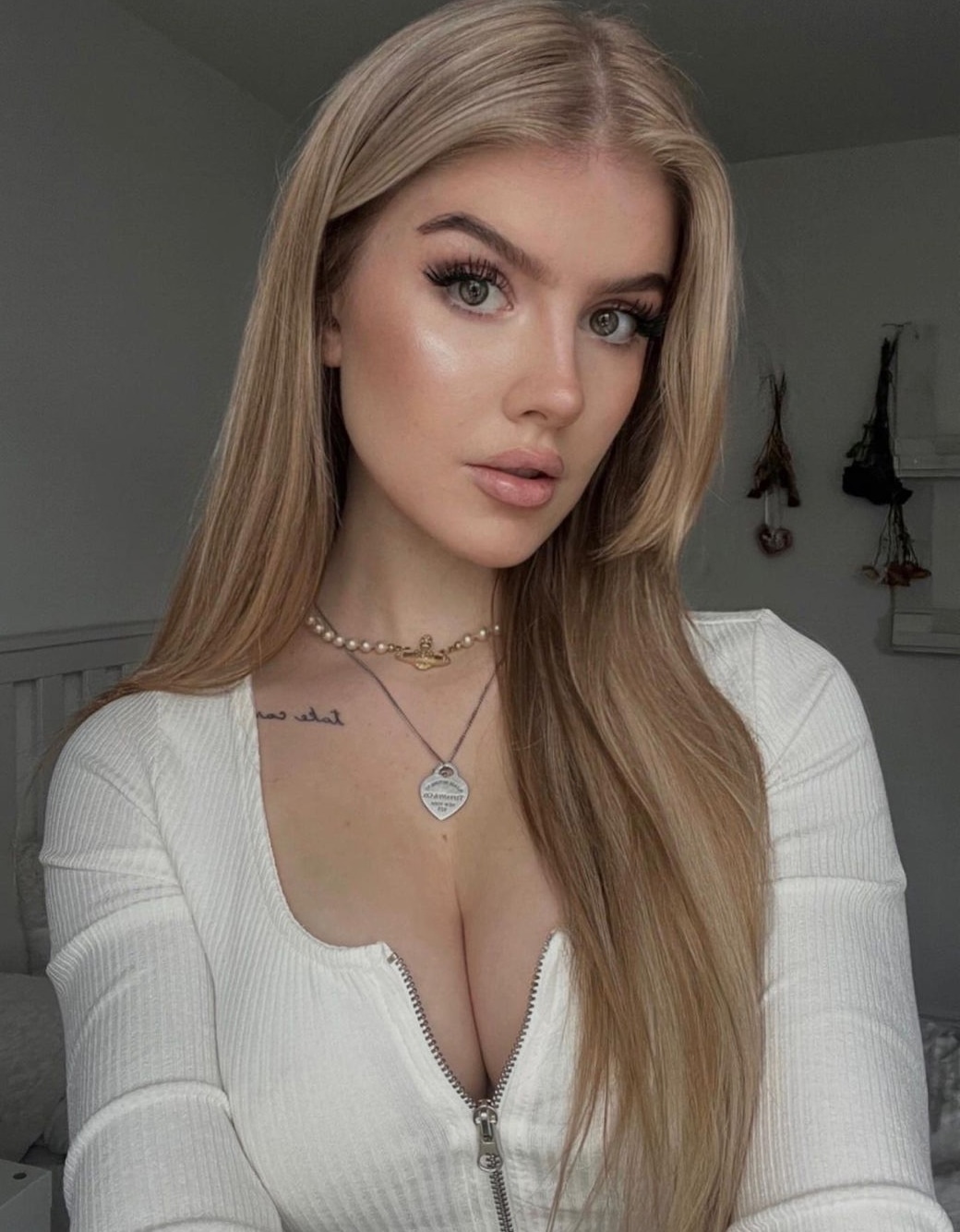 BORNI escort in Paris
