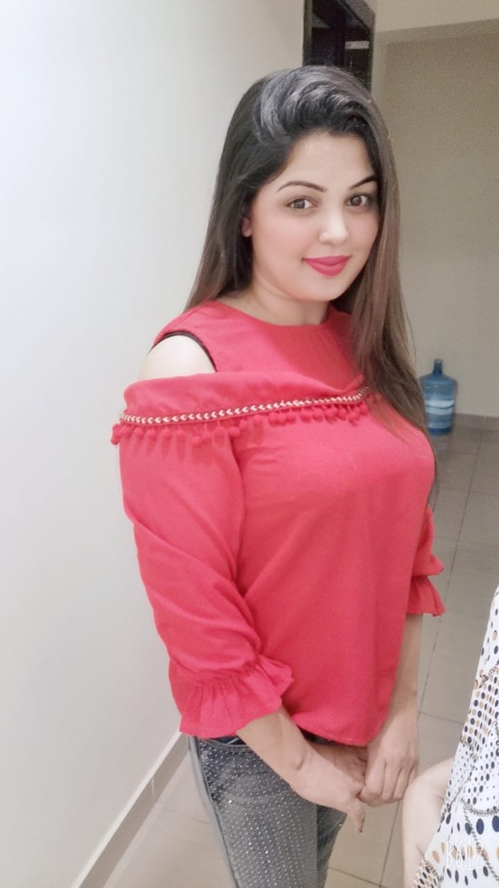 Preeti Busty Milf escort in Dubai