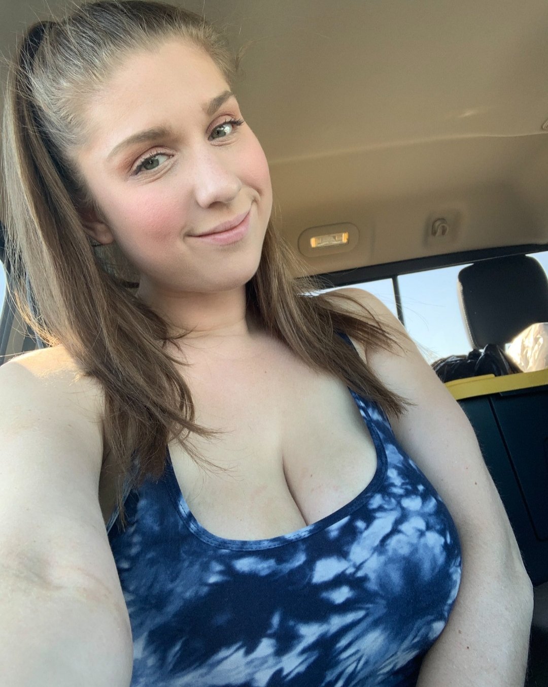 Natacha escort in Hamburg