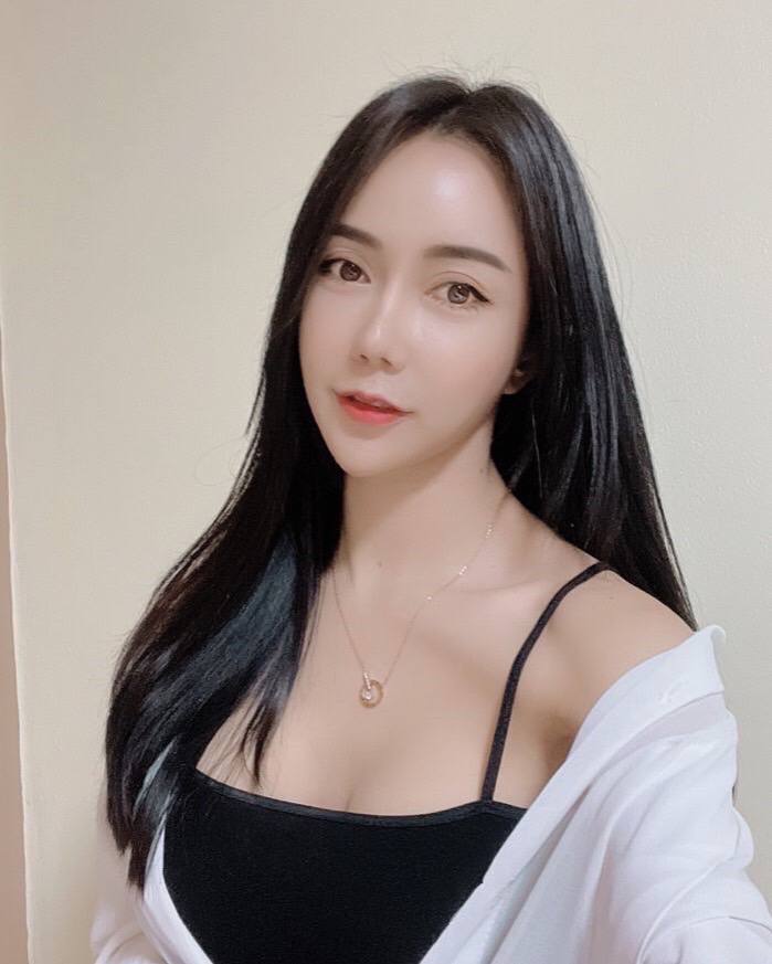Nina escort in Kuala Lumpur