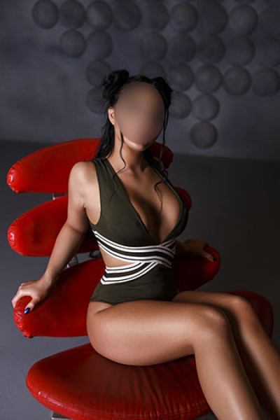 Holli escort in Kiev