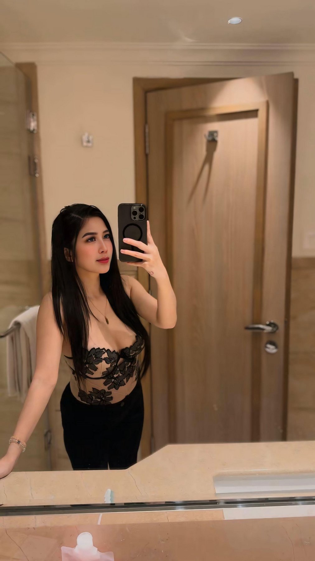 Big Bø0bs Kimmy escort in Singapore