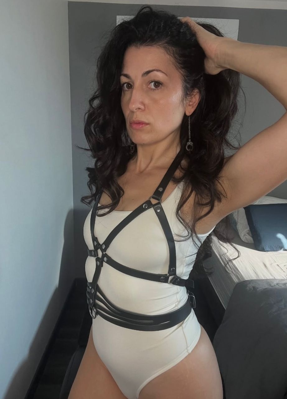Lucie escort in Valletta