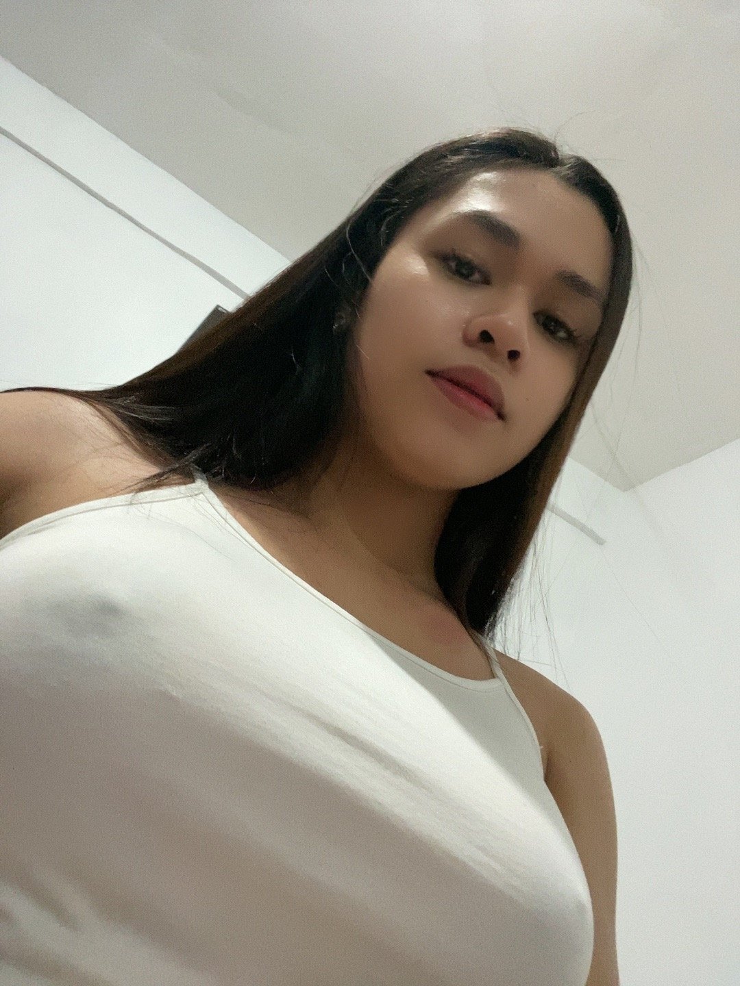Nina escort in Manila