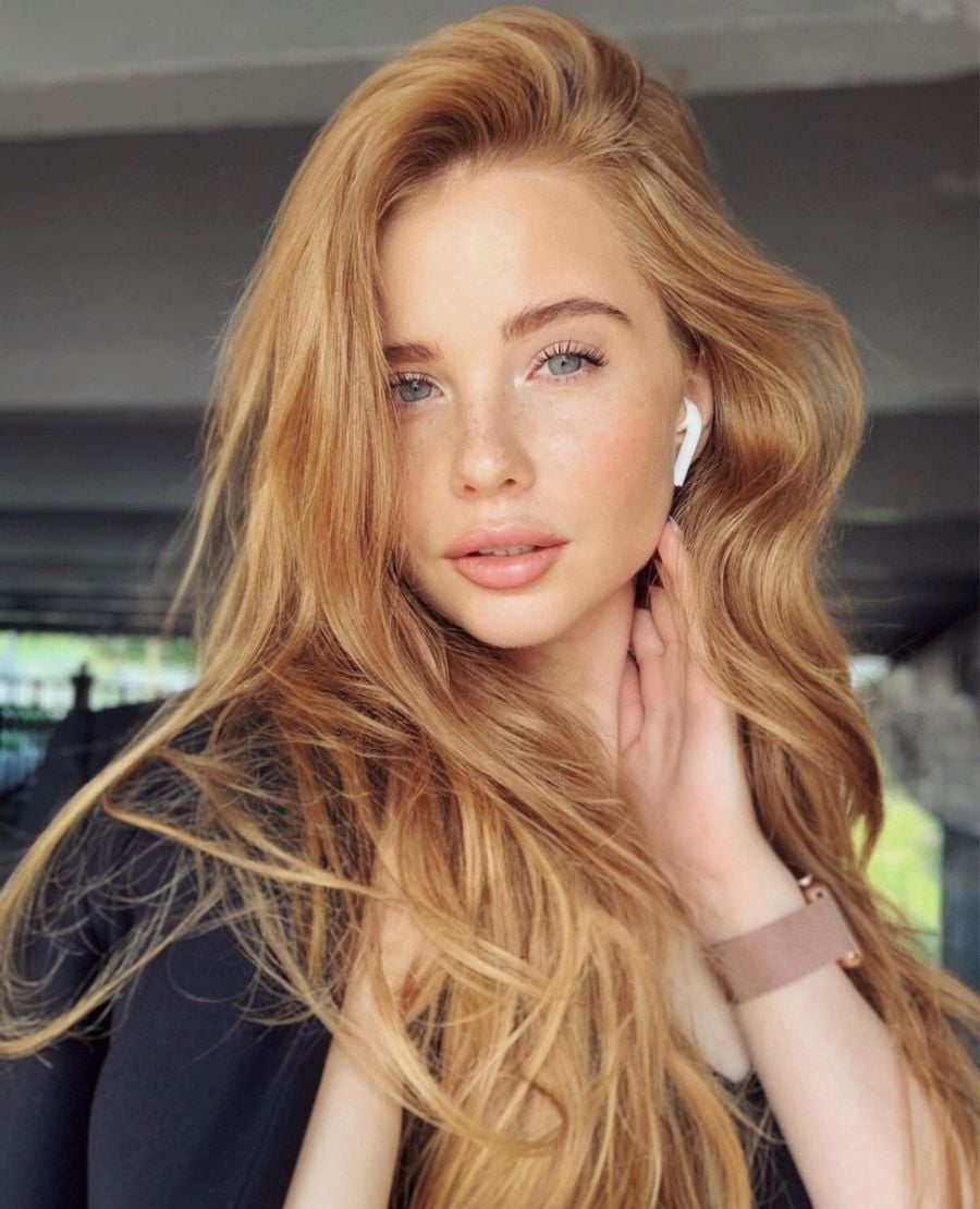 CHARLOTTE escort in Paris