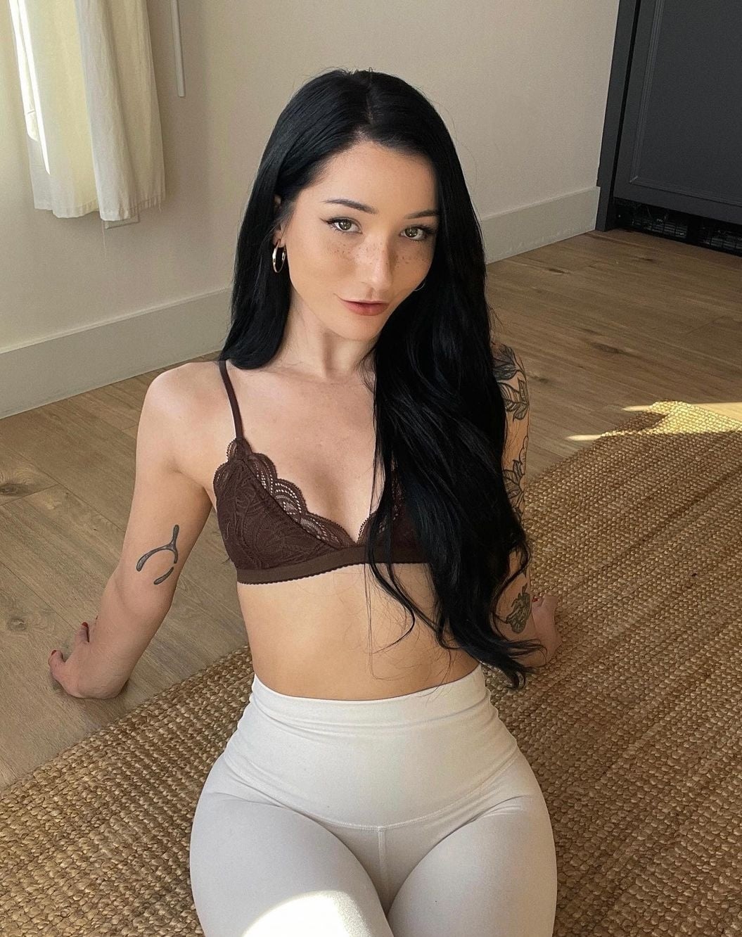 LYAISAN escort in Paris