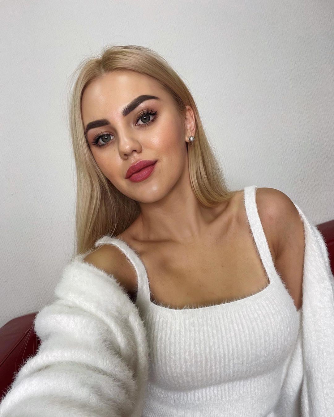 JUNE escort in Istanbul