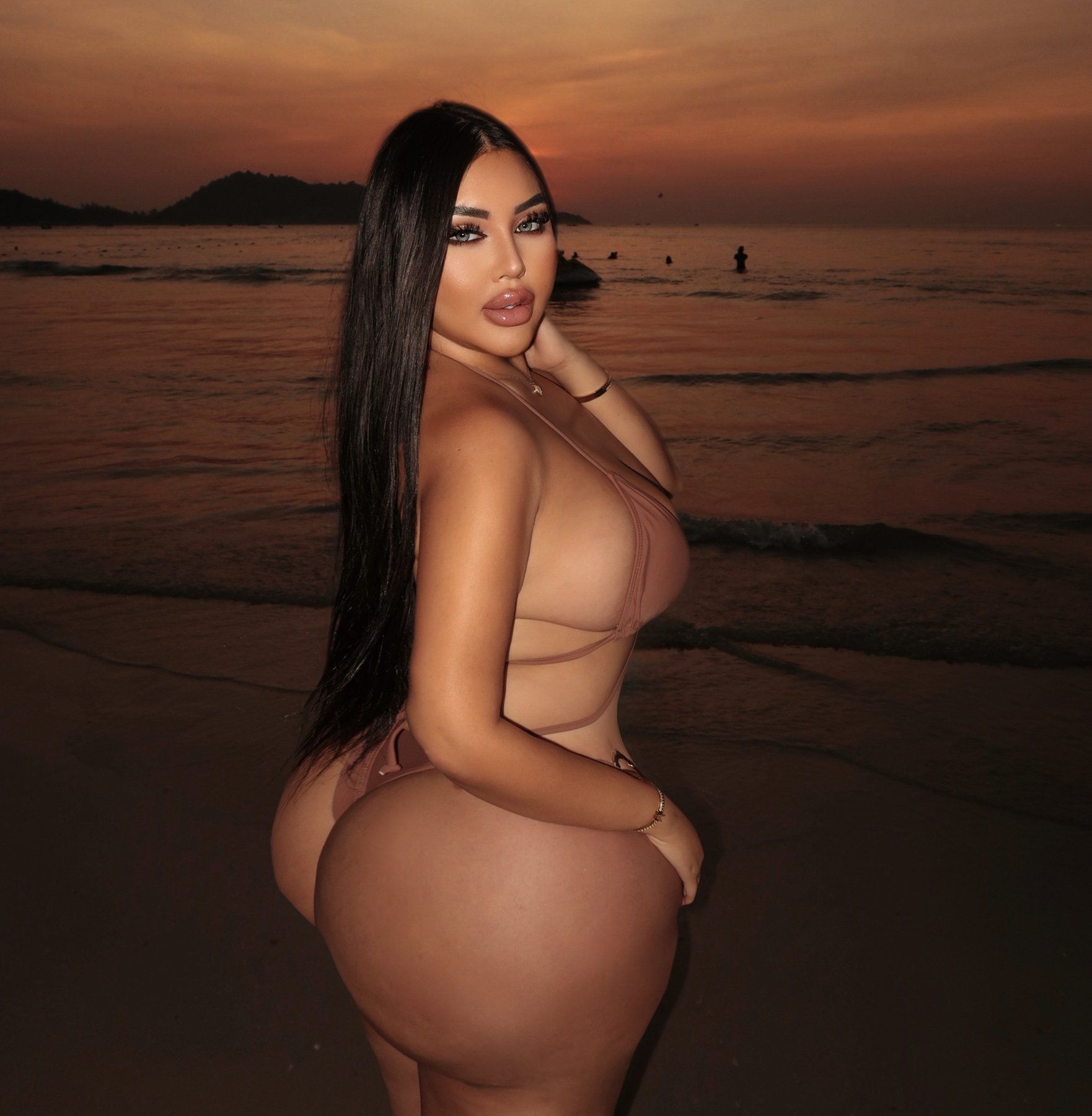 Fayerie thick baddie escort in Phuket