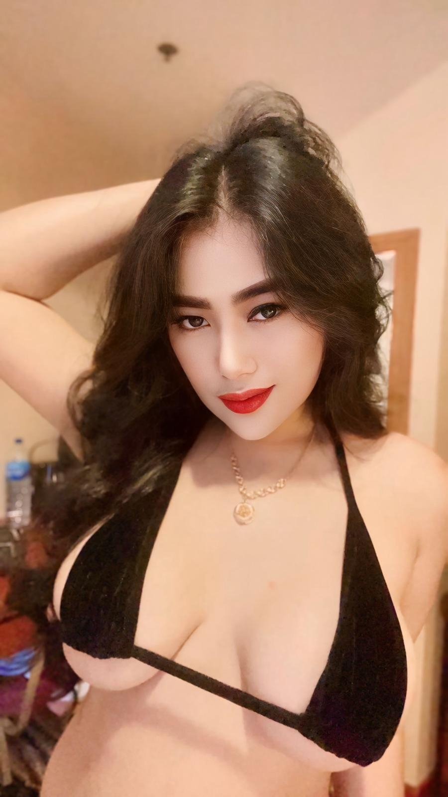 Camilla escort in Singapore