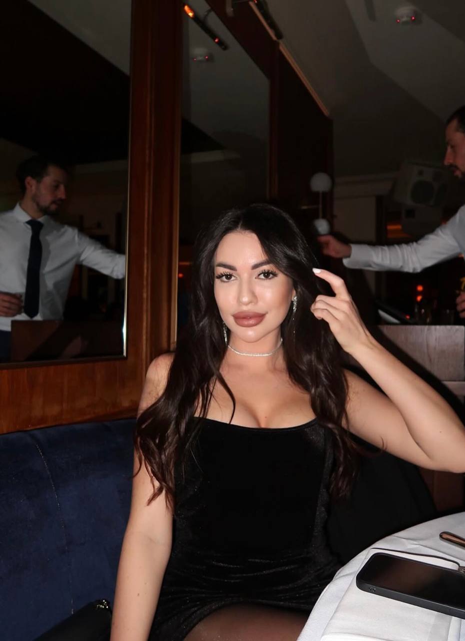 Boo escort in Paris